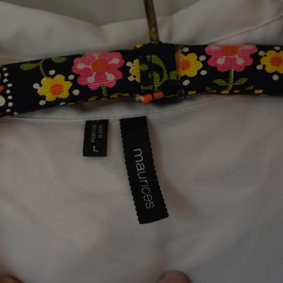 Free Scarf!!! MAURICES Cream Blouse - Picture 4 of 6